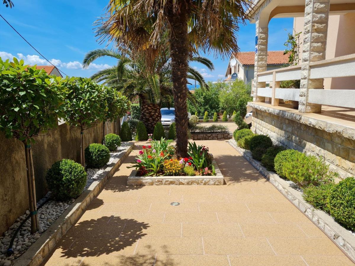Apartments With A Parking Space Lun, Pag - 4062 룬 외부 사진