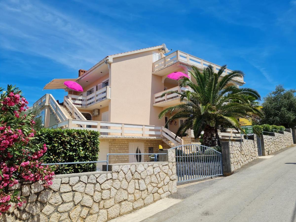 Apartments With A Parking Space Lun, Pag - 4062 룬 외부 사진
