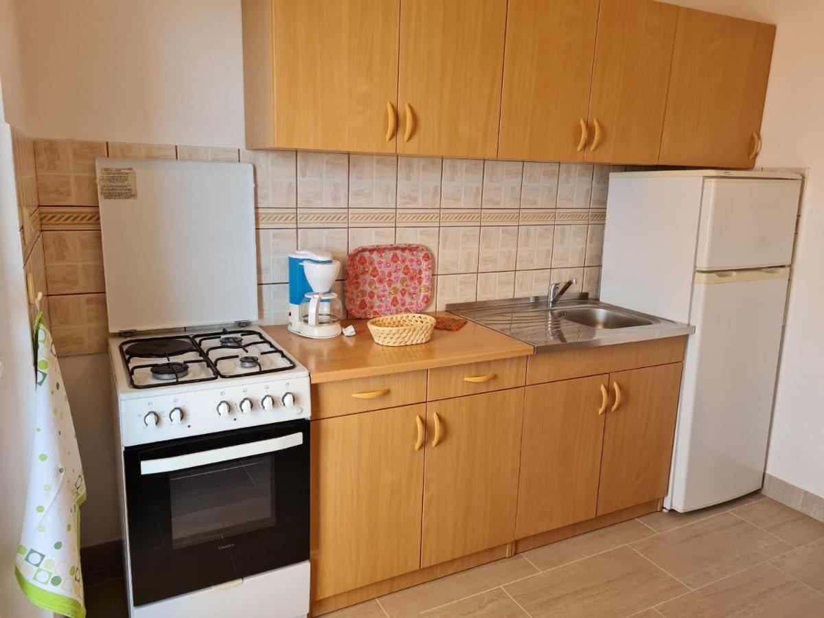 Apartments With A Parking Space Lun, Pag - 4062 룬 외부 사진